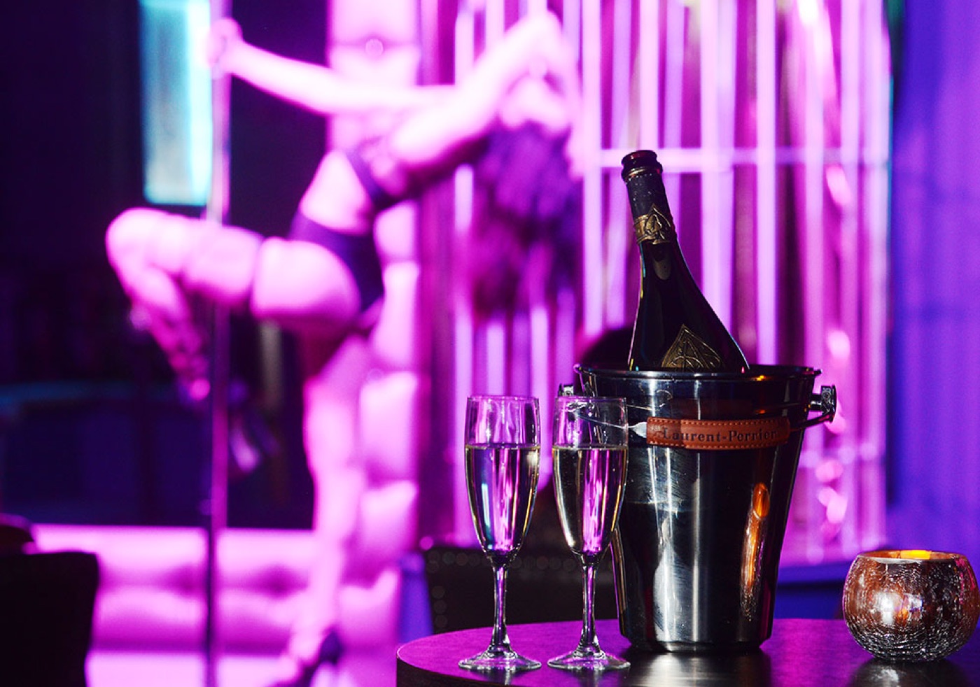 Champagne på is ved scenekanten